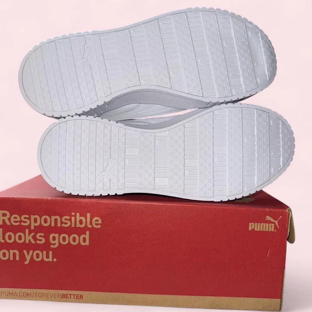*New in Box* PUMA Carina 2.0 Women's Sneakers